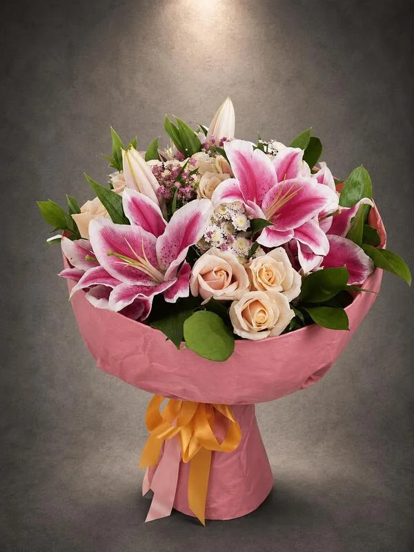 Premium Pembe Lilyum ve Somon Gül Buketi. Buca Çiçekçi. BKT0011 Premium Pembe Lilyum ve Somon Gül Buketi. Buca Çiçekçi. BKT0011