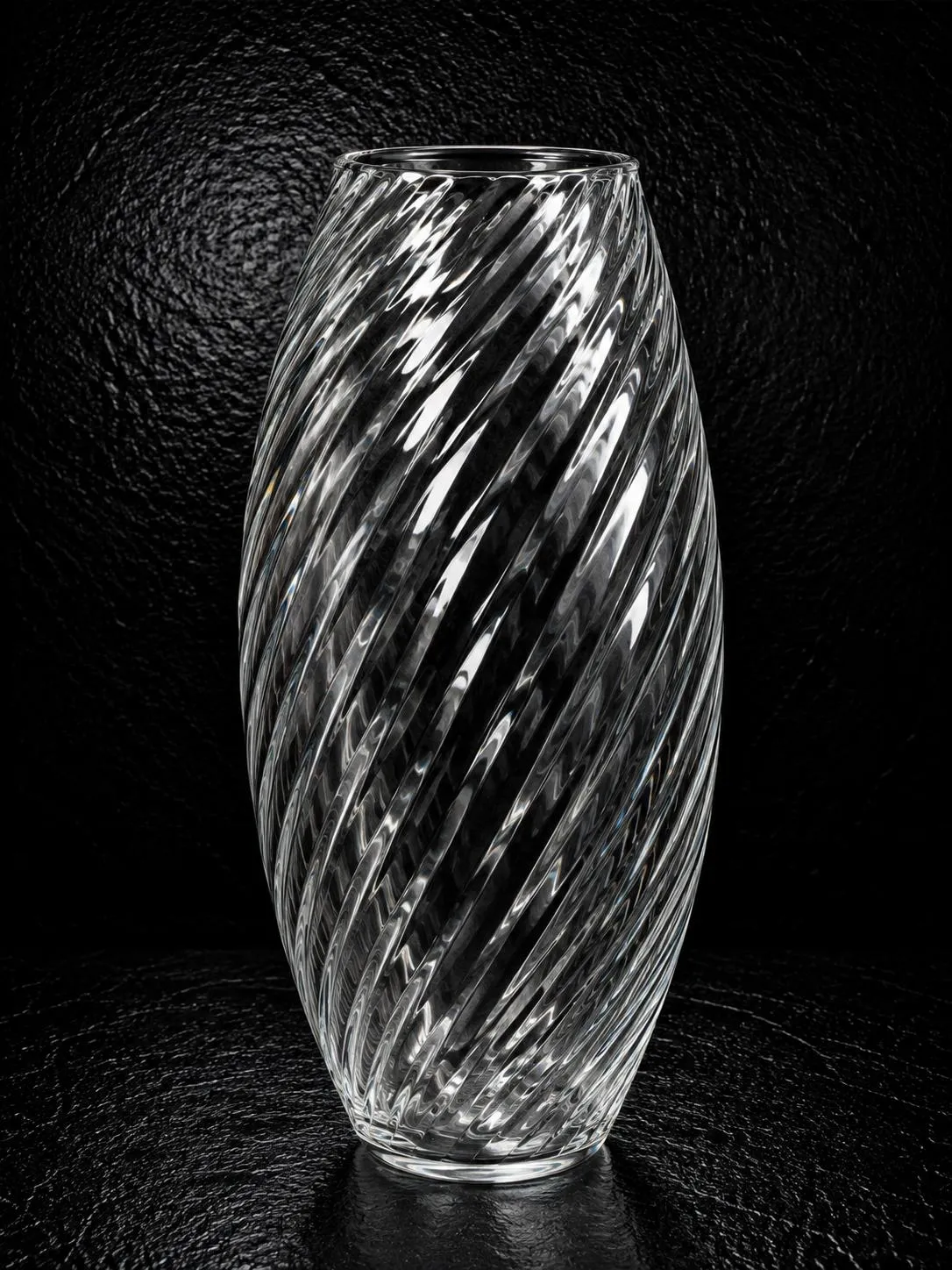 Burgu Desen Şeffaf Kristal Vazo VZ0014 Burgu Desen Şeffaf Kristal Vazo VZ0014 dekoratif çiçek vazosu Buca Çiçekçi İzmir